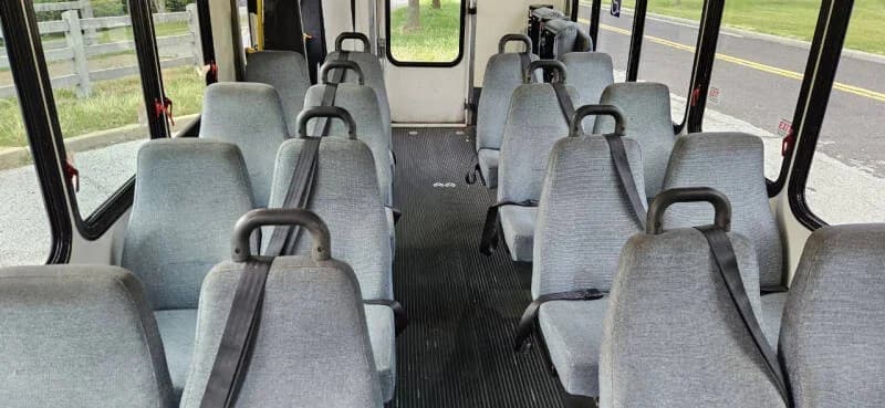 2015 Chevrolet 4500 Eldorado Aerotech Shuttle Bus - Image 12