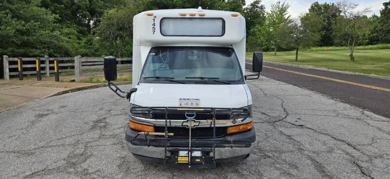 2015 Chevrolet 4500 Eldorado Aerotech Shuttle Bus - Image 2