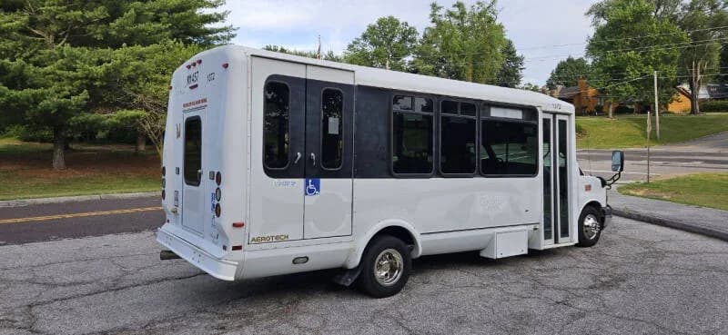 2015 Chevrolet 4500 Eldorado Aerotech Shuttle Bus - Image 4