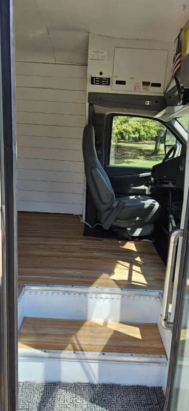 2007 Chevrolet 3500 Express Skoolie - Image 17