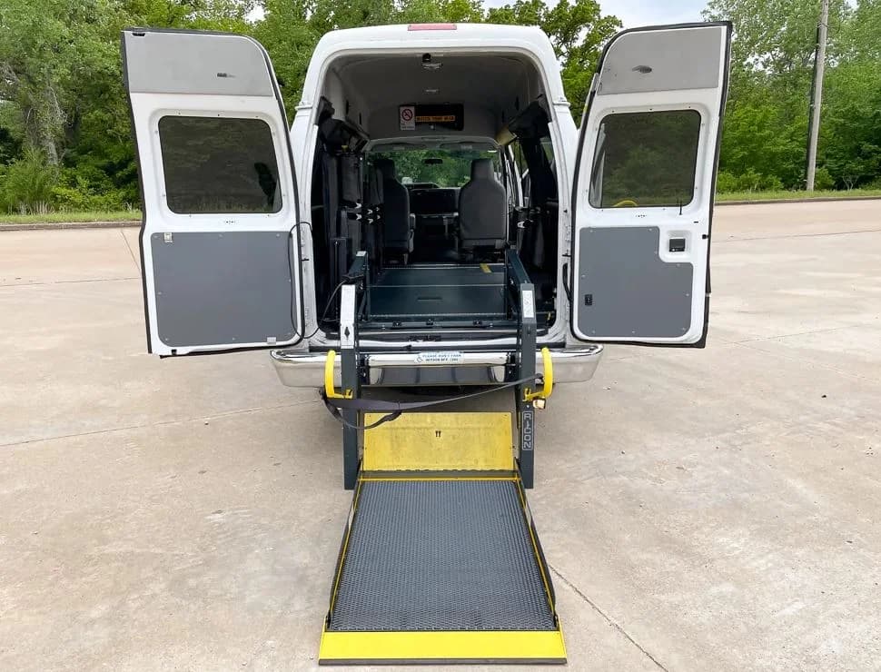 2011 Ford E150 Van - Image 10
