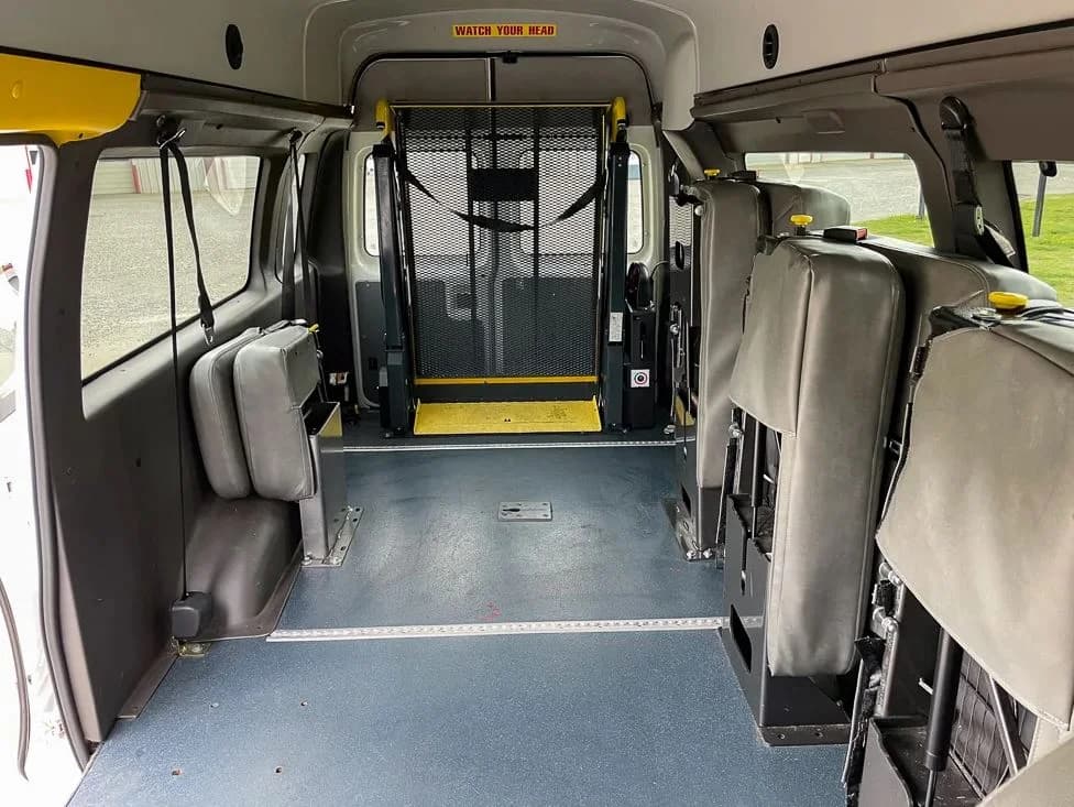 2011 Ford E150 Van - Image 11