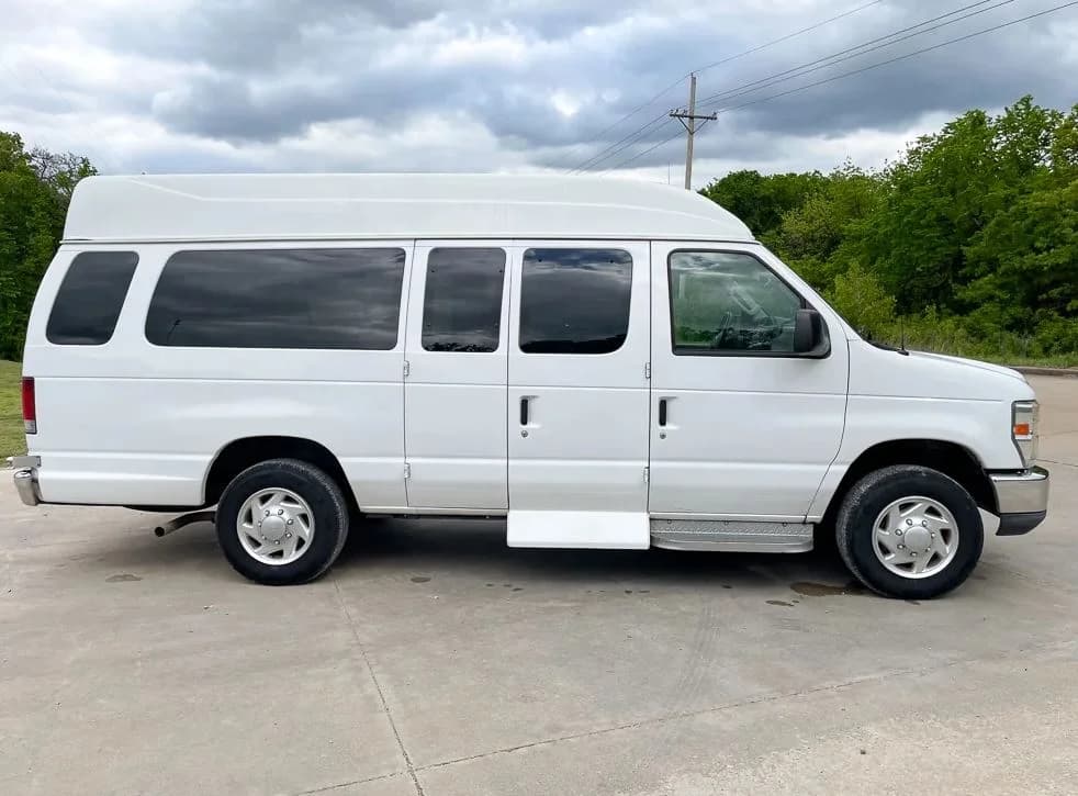 2011 Ford E150 Van - Image 2