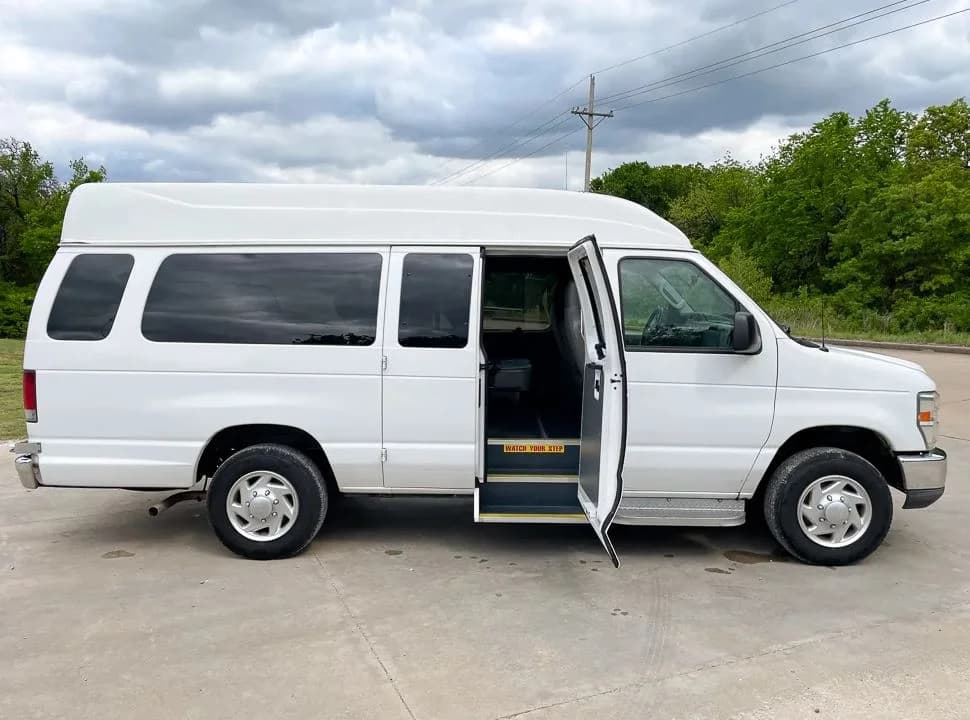 2011 Ford E150 Van - Image 8