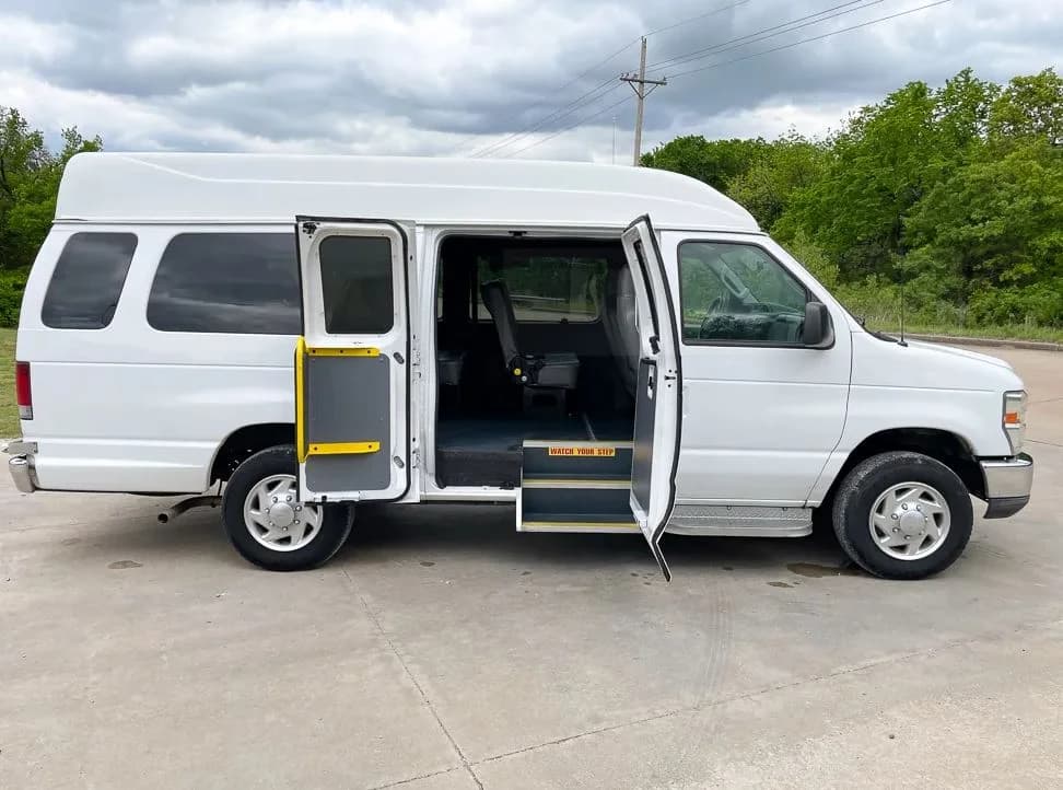 2011 Ford E150 Van - Image 9