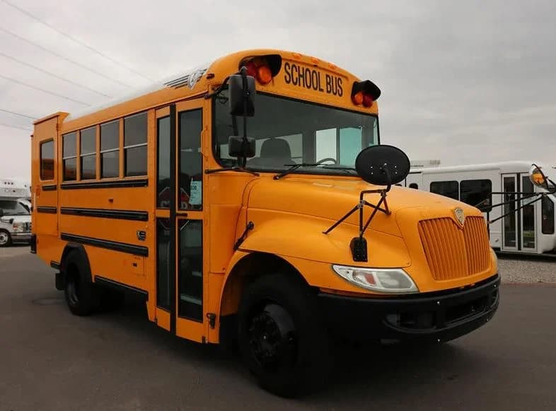 IC CE 3000 #20587 - Image 1
