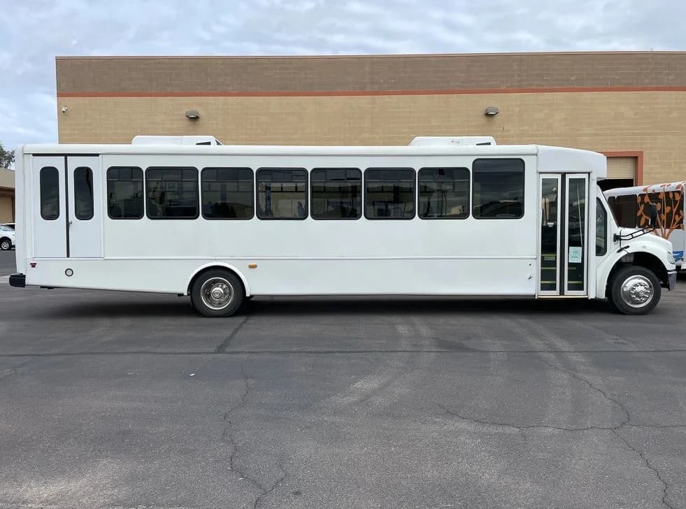2018 StarTrans President Shuttle Bus - Image 2