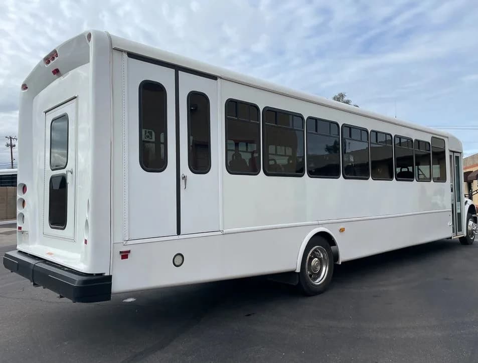 2018 StarTrans President Shuttle Bus - Image 3
