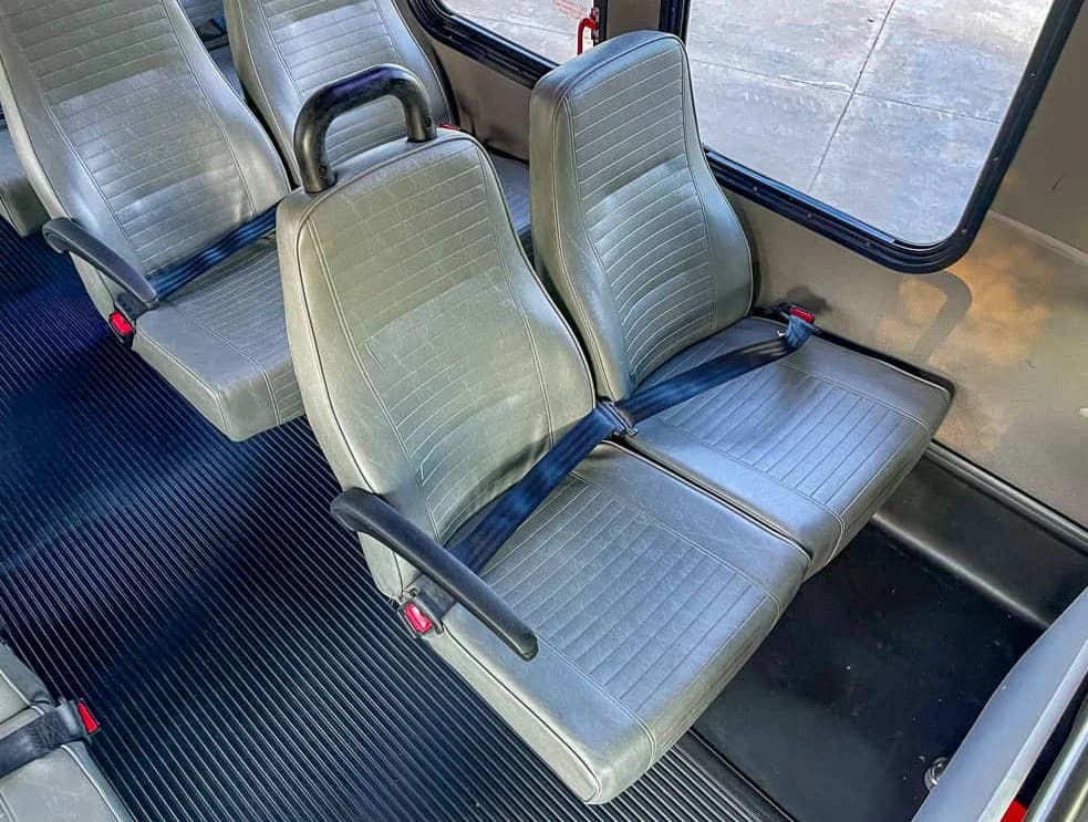 2014 Ford E450 Diamond VIP 25 Shuttle Bus - Image 16
