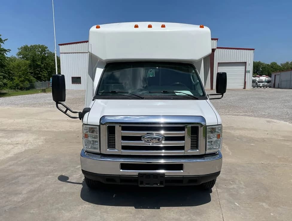 2014 Ford E450 Diamond VIP 25 Shuttle Bus - Image 2