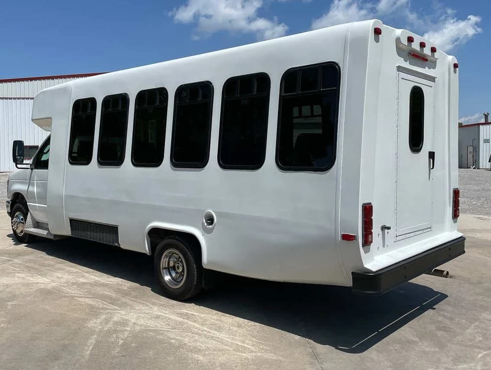 2014 Ford E450 Diamond VIP 25 Shuttle Bus - Image 5