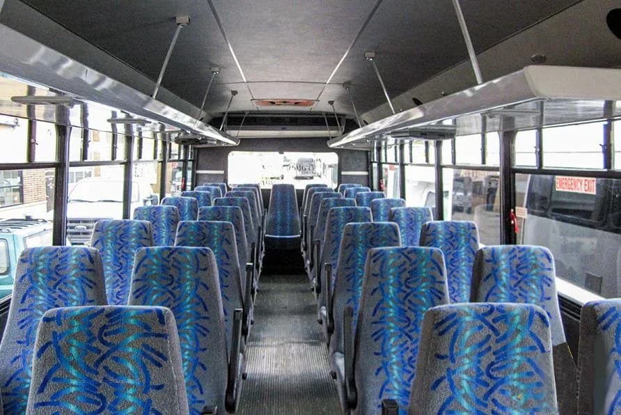 2002 Freightliner FB65 Glaval Concorde II Shuttle Bus - Image 4