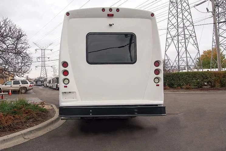 2009 Chevrolet 5500 Starcraft Allstar Shuttle Bus - Image 2