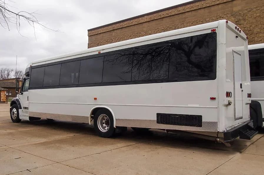 2008 Freightliner M2-400 Coach Bus - Image 3