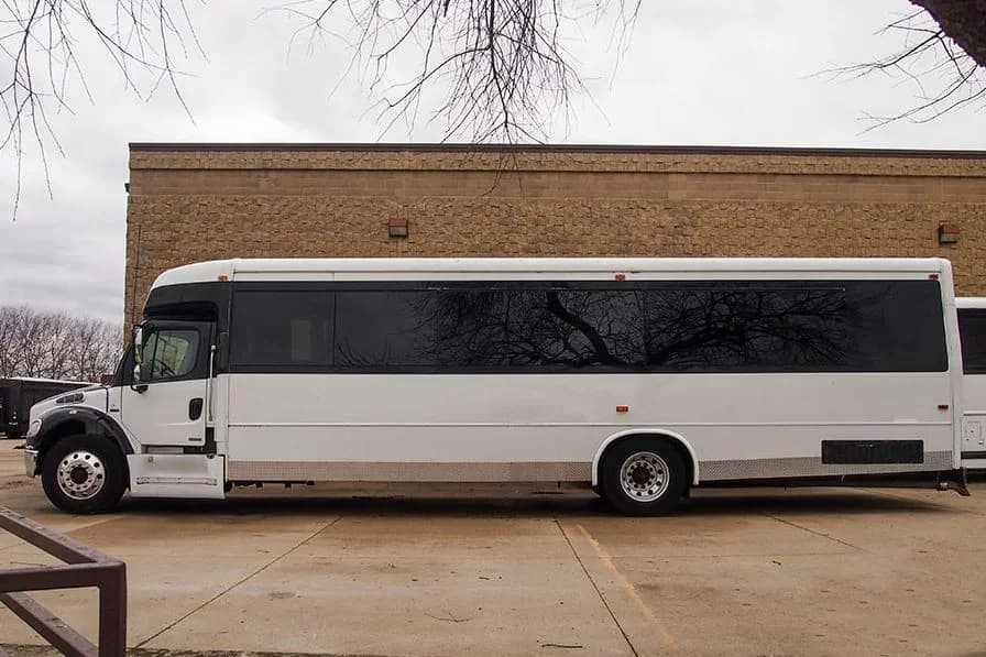 2008 Freightliner M2-400 Coach Bus - Image 4