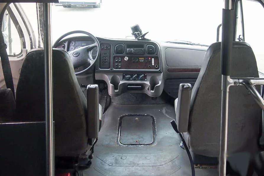2008 Freightliner M2-400 Coach Bus - Image 8