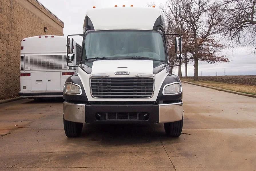 2008 Freightliner M2-400 Coach Bus - Image 5