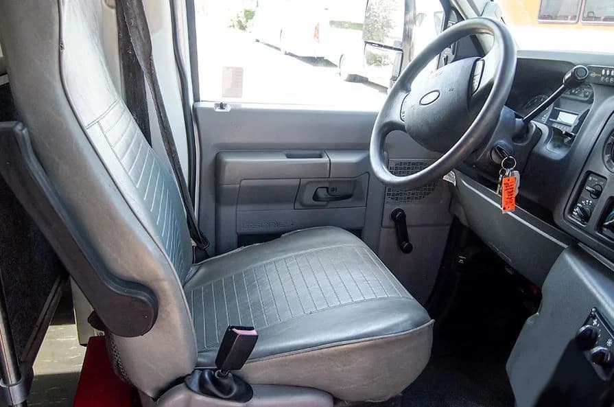 2012 Ford E450 Glaval Shuttle Bus - Image 6