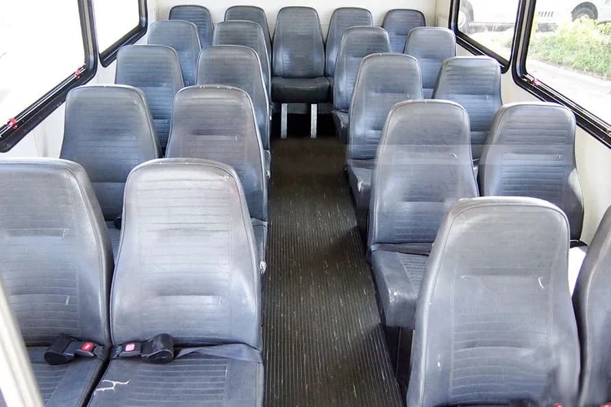 2012 Ford E450 Glaval Shuttle Bus - Image 9