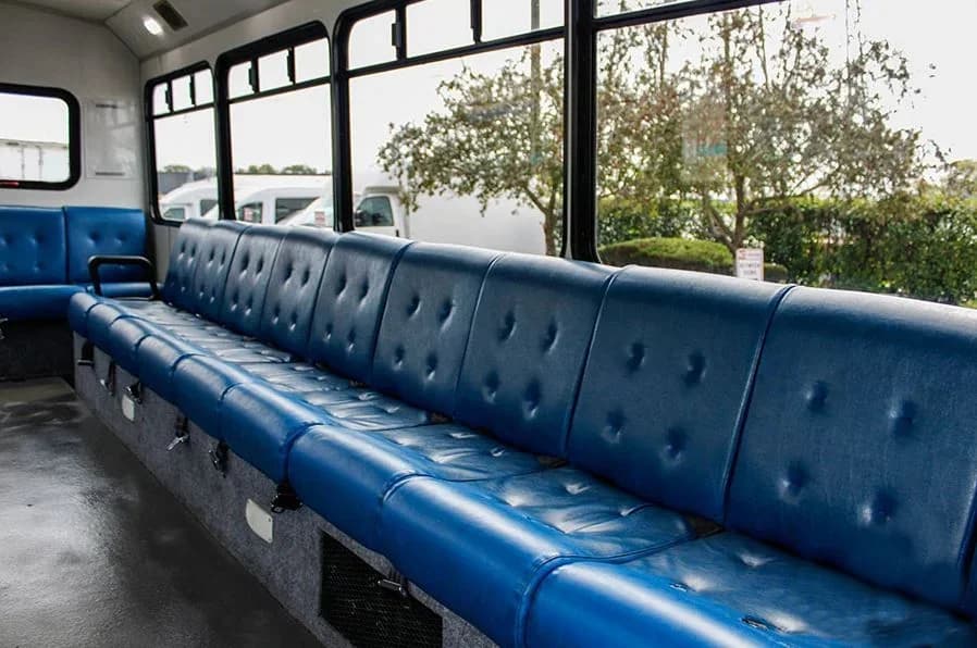 2015 Ford E450 Glaval Shuttle Bus - Image 8