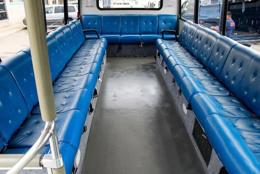 2015 Ford E450 Glaval Shuttle Bus - Image 9
