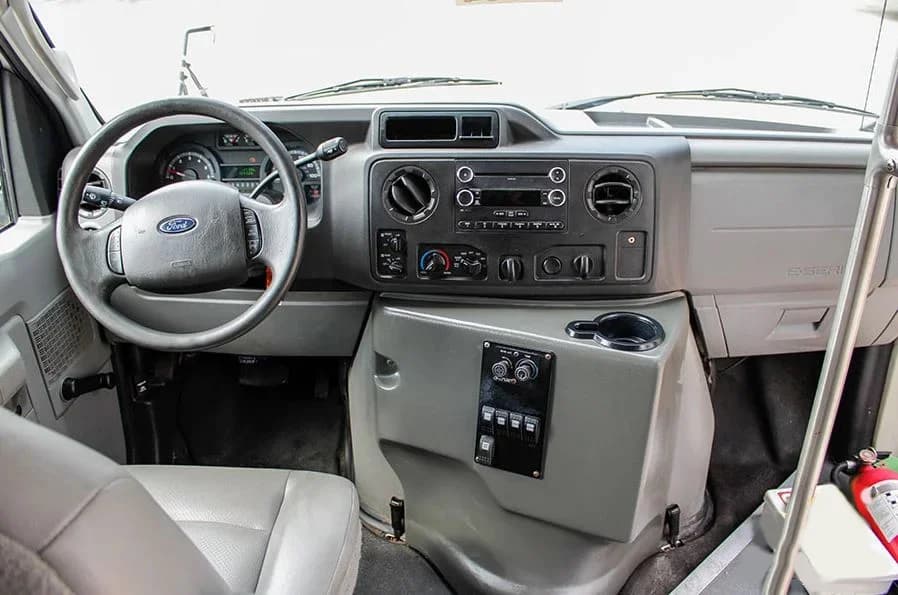 2015 Ford E450 Glaval Shuttle Bus - Image 6