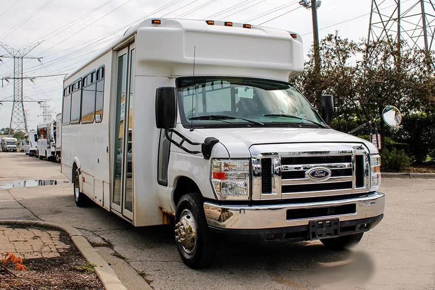2015 Ford E450 Glaval Shuttle Bus - Image 2