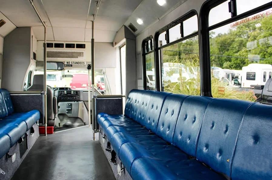 2015 Ford E450 Glaval Shuttle Bus - Image 7