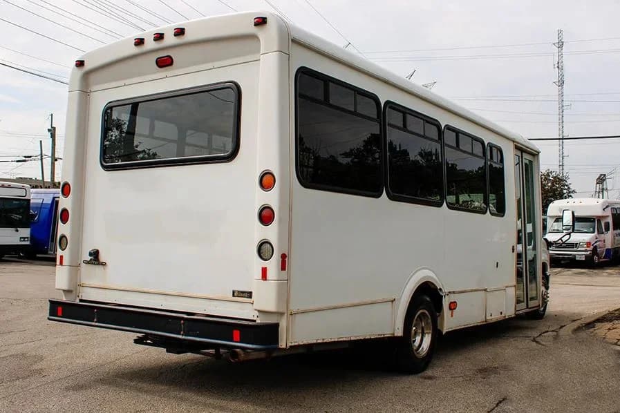 2015 Ford E450 Glaval Shuttle Bus - Image 4
