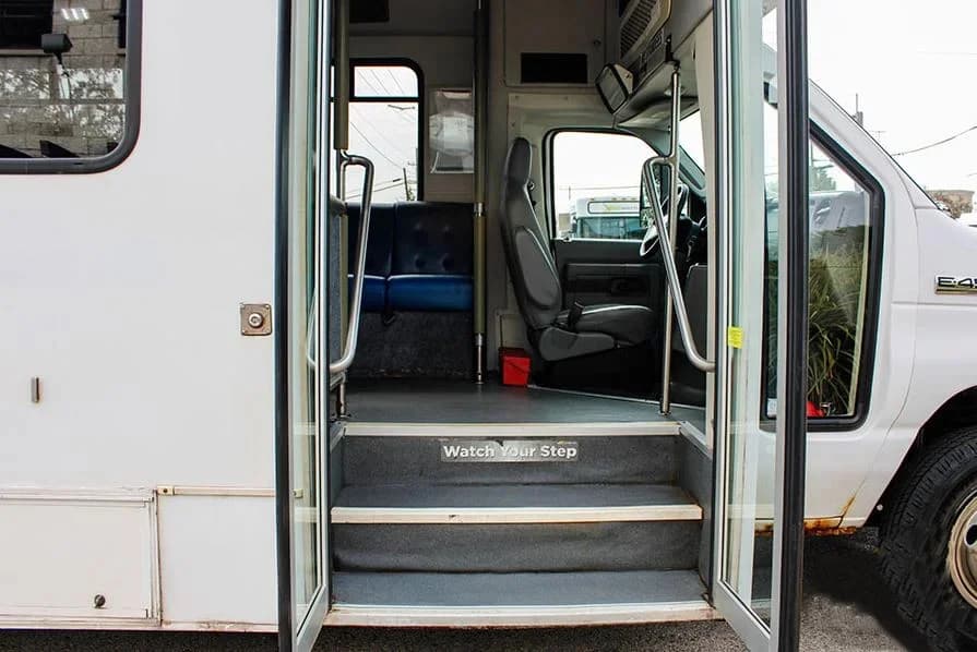 2015 Ford E450 Glaval Shuttle Bus - Image 5