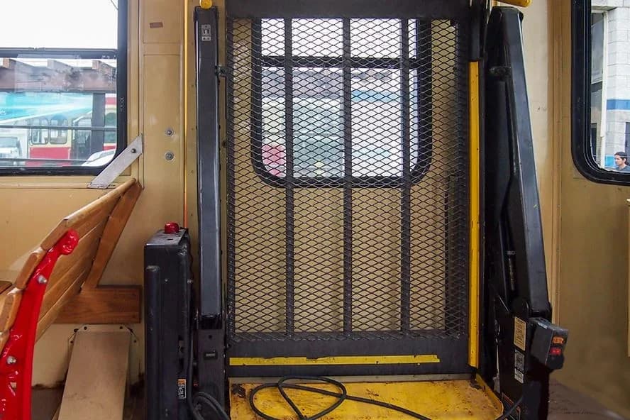 2005 Hometown Villager ADA Trolley - Image 9