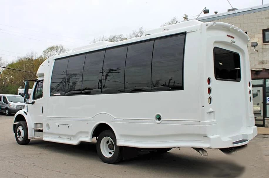 2018 Freightliner S2 Turtle Top Odyssey XL - Image 2