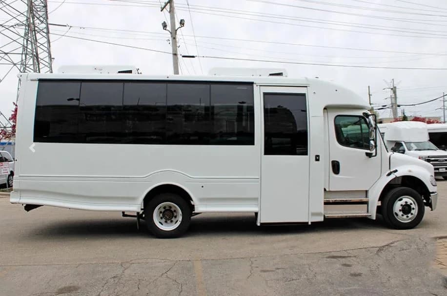 2018 Freightliner S2 Turtle Top Odyssey XL - Image 4