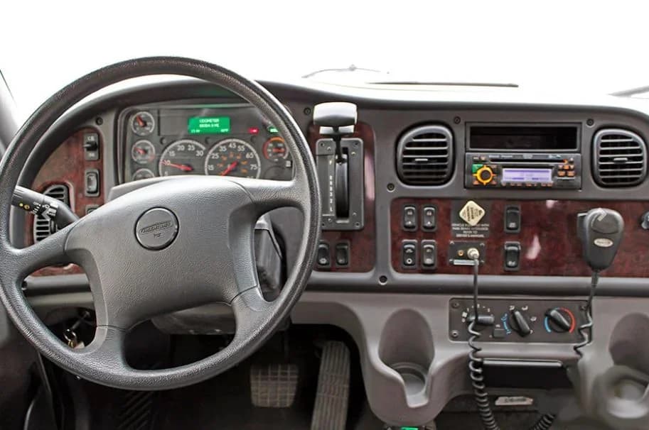 2018 Freightliner S2 Turtle Top Odyssey XL - Image 6
