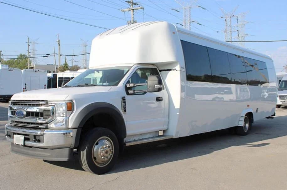 2020 Ford F550 Shuttle Bus - Image 1