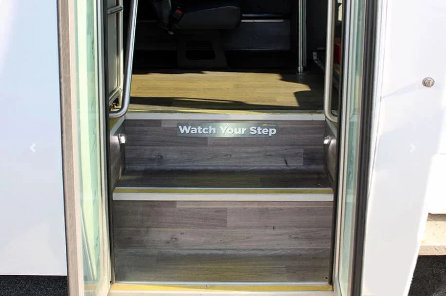 2020 Ford F550 Shuttle Bus - Image 5