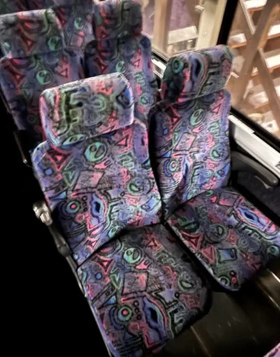 2009 MCI D4505 Coach Bus - Image 7