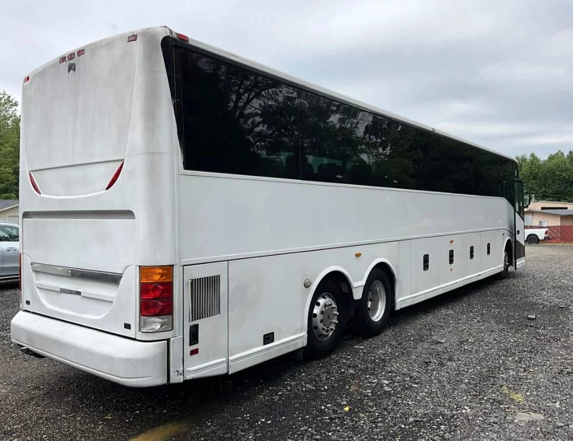 2006 Van Hool C2045 Coach Bus - Image 2