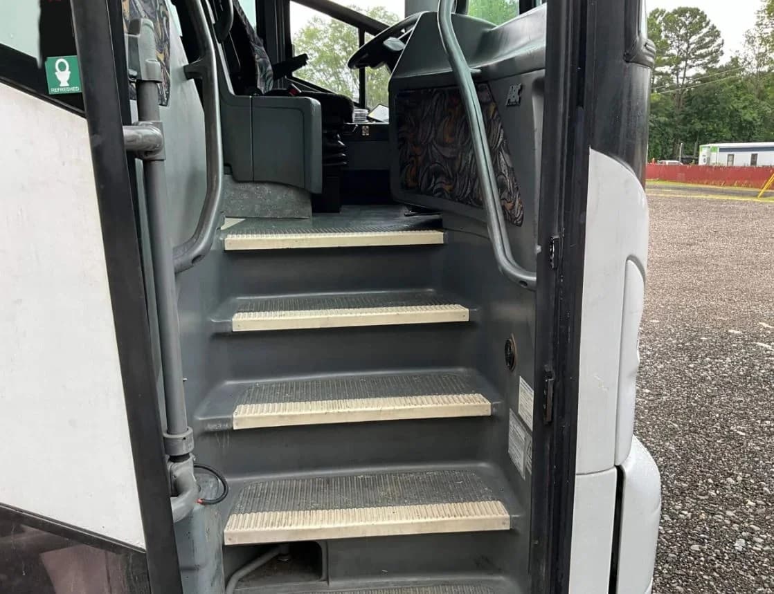 2006 Van Hool C2045 Coach Bus - Image 5