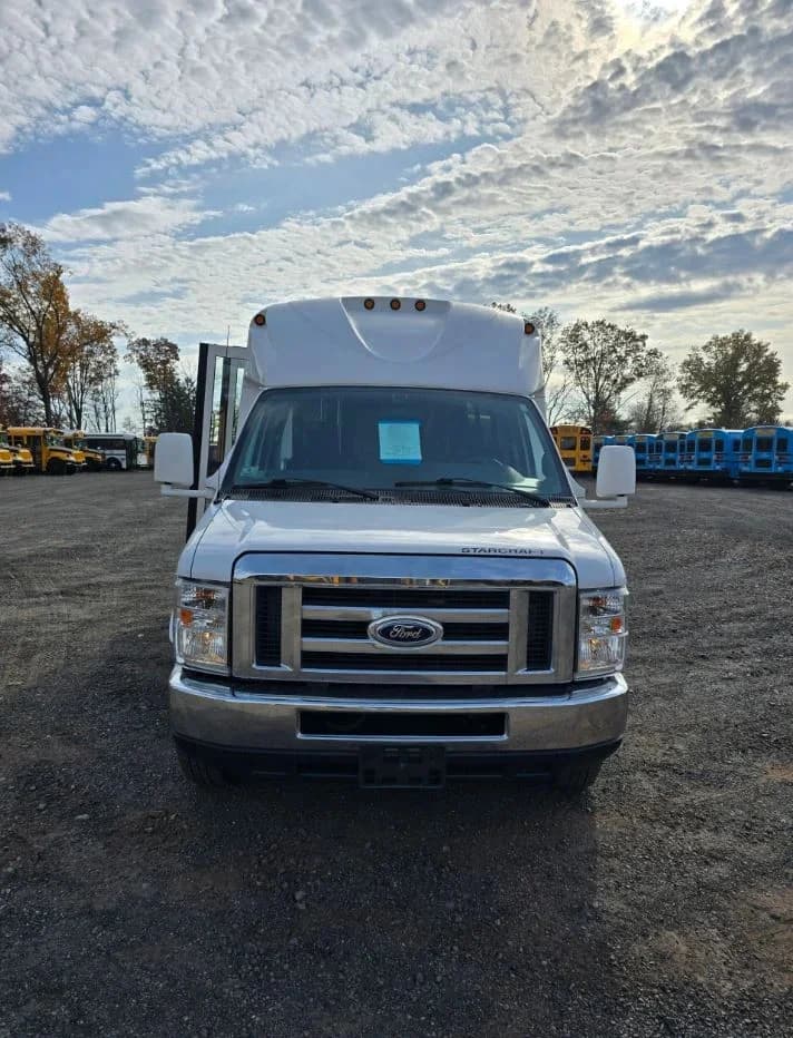 2016 Ford F350 Starcraft Shuttle Bus - Image 1