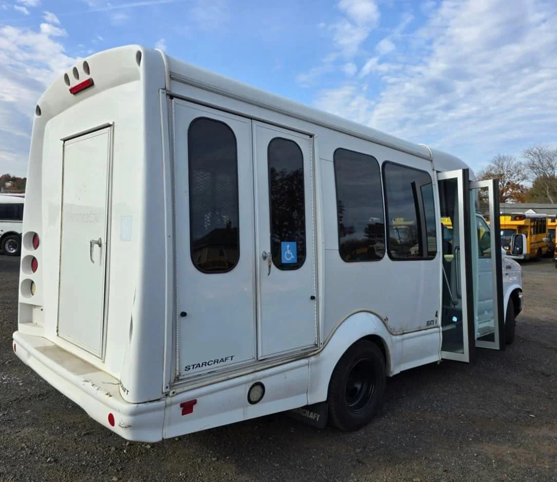 2016 Ford F350 Starcraft Shuttle Bus - Image 4