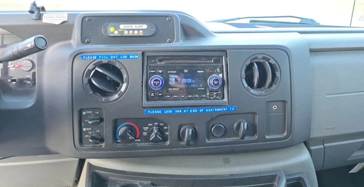 2016 Ford F350 Starcraft Shuttle Bus - Image 8