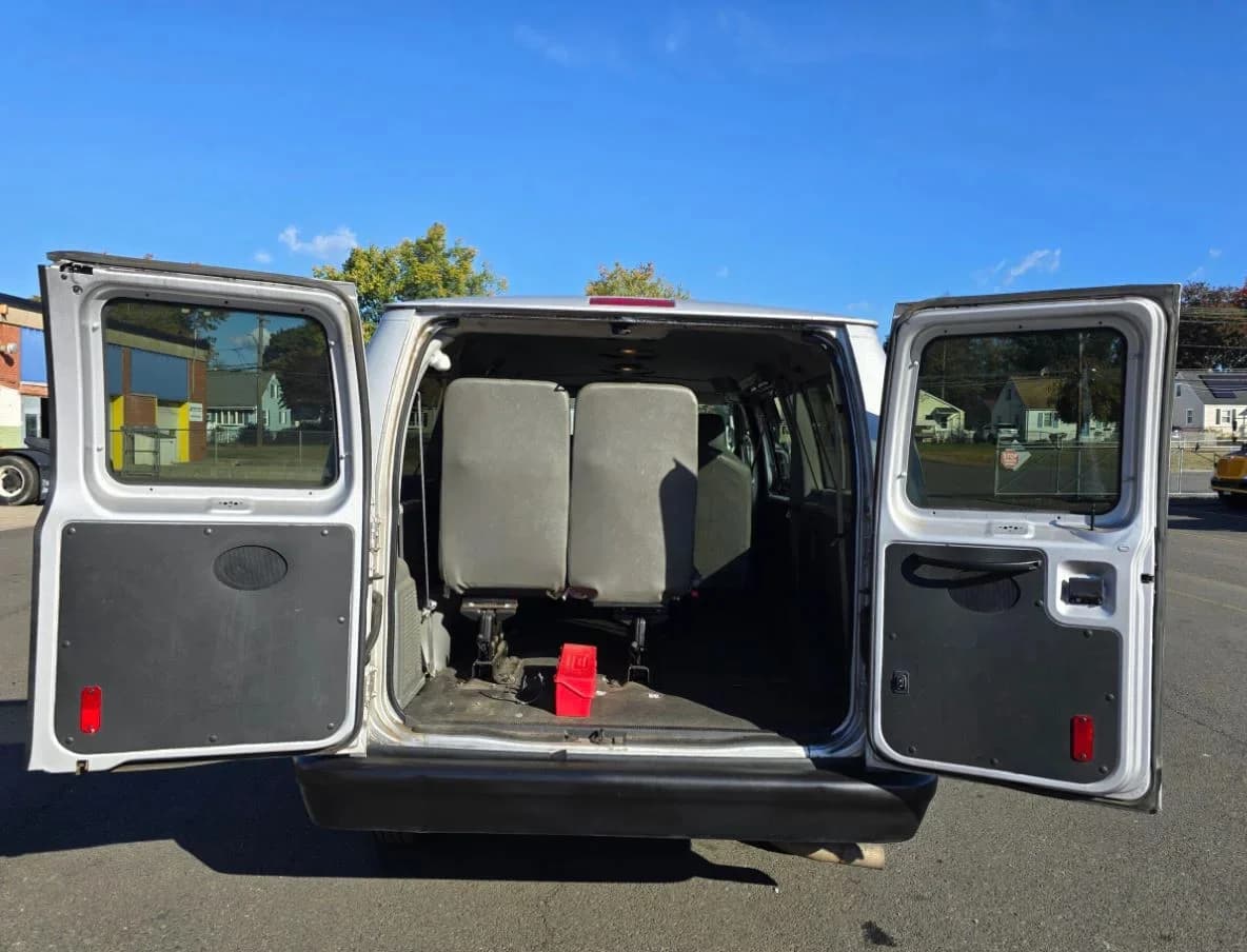 2013 Ford E350 Passenger Van - Image 4