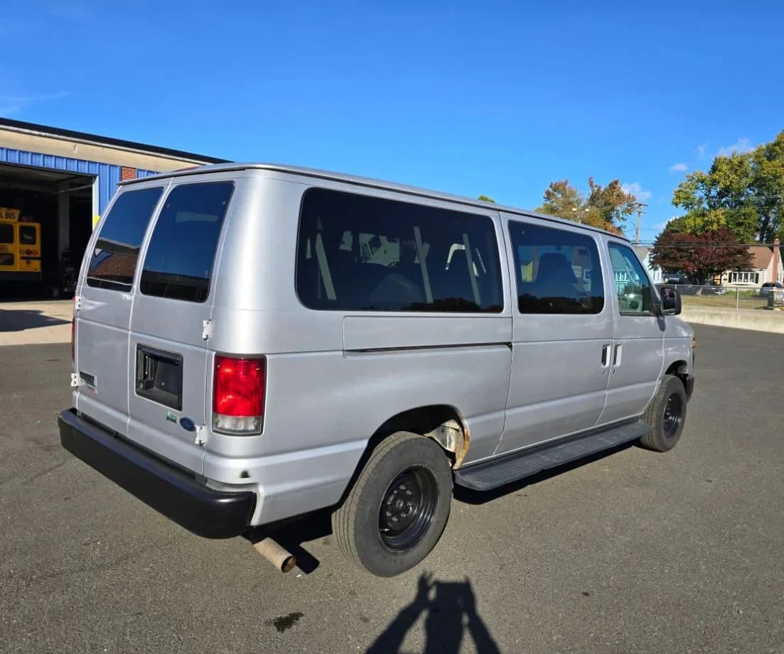 2013 Ford E350 Passenger Van - Image 5