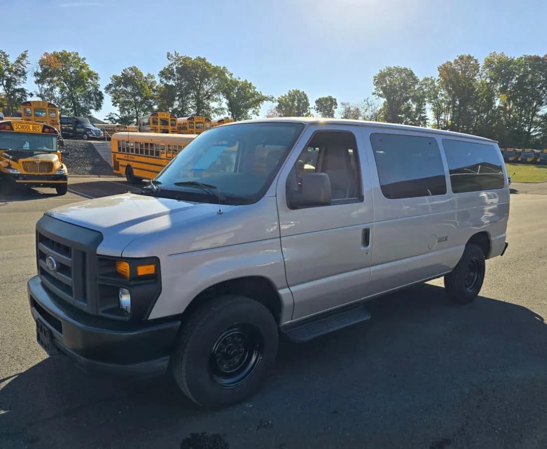 2013 Ford E350 Passenger Van - Image 2
