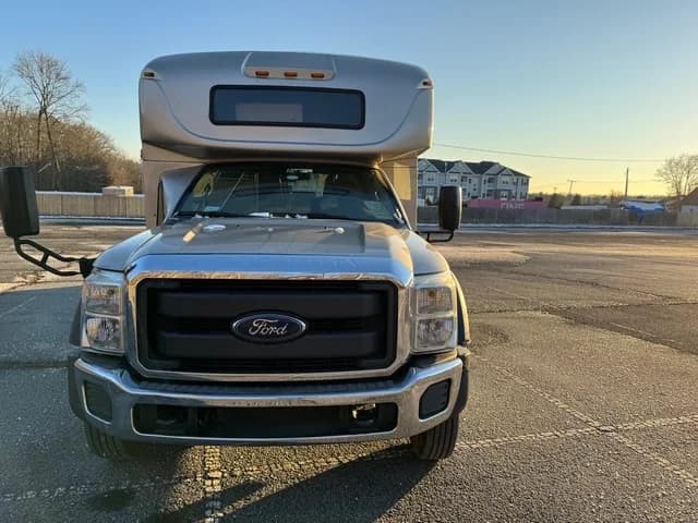 2016 Ford F550 Starcraft - Image 26