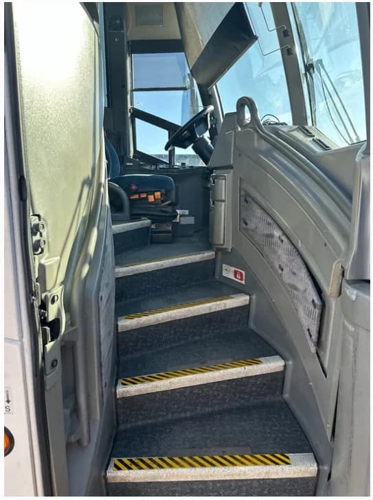 2007 MCI J4500 Detention Bus - Image 7