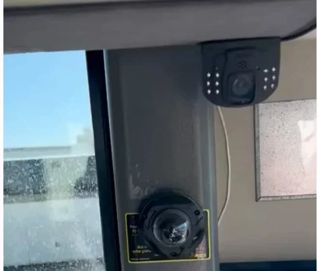 2007 MCI J4500 Detention Bus - Image 10