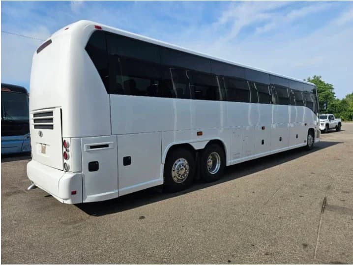 2007 MCI J4500 Detention Bus - Image 5