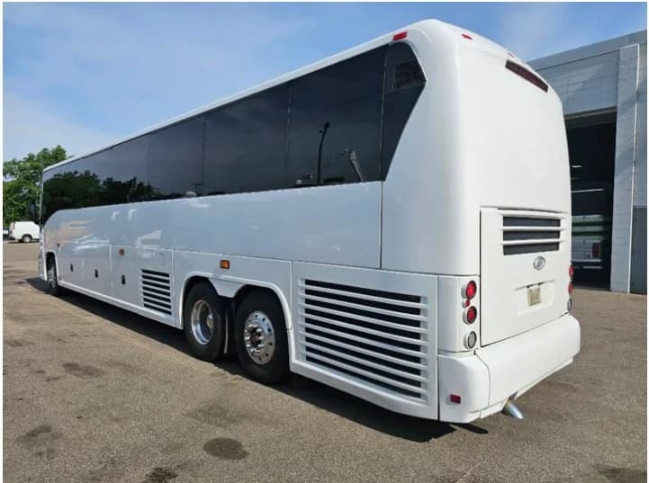 2007 MCI J4500 Detention Bus - Image 2